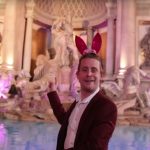 Macaulay Culkin Points Las Vegas